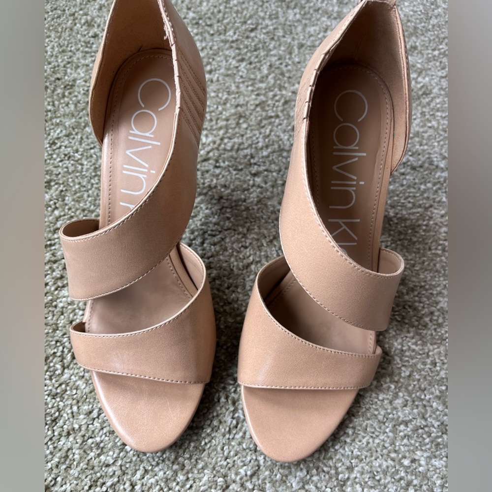 Dressy shoe by Calvin Klein in a neutral tan leather with 3.5” heel